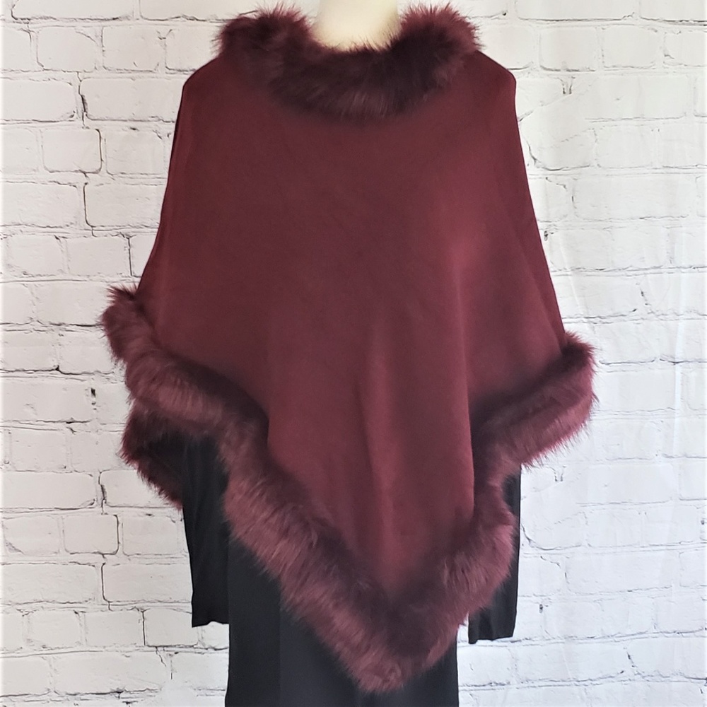 NWT KNIT FAUX FUR Trimmed Burgundy Poncho - Picture 3 of 4